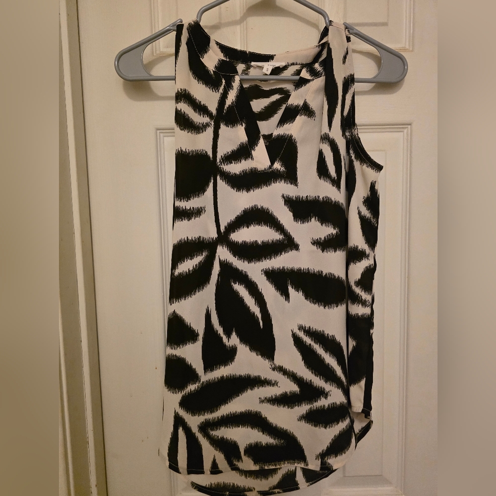 Maurices Monochrome Leaf Print Tank Top